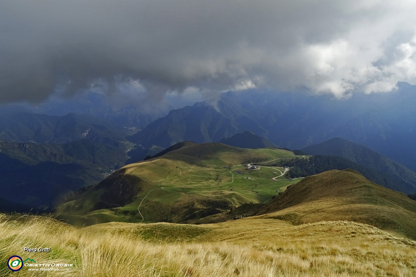 84 Vista sui Piani dell'Avaro....JPG -                                